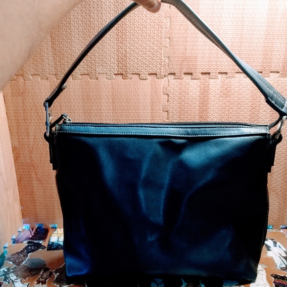 Liz Claiborne Handbags - Original Liz Claiborne Purse